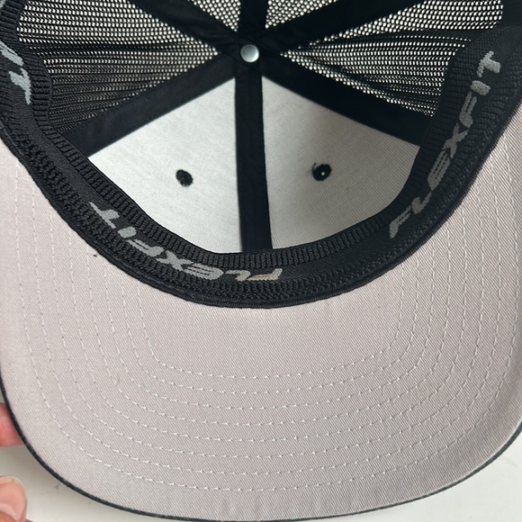 The Authentic T-Shirt Company The Original FlexFit black mesh trucker hat S/M - Picture 10 of 11